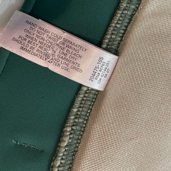 Victoria’s Secret Green Halter Bikini Top Women’s Small Elegant Beach Travel - Picture 7 of 7